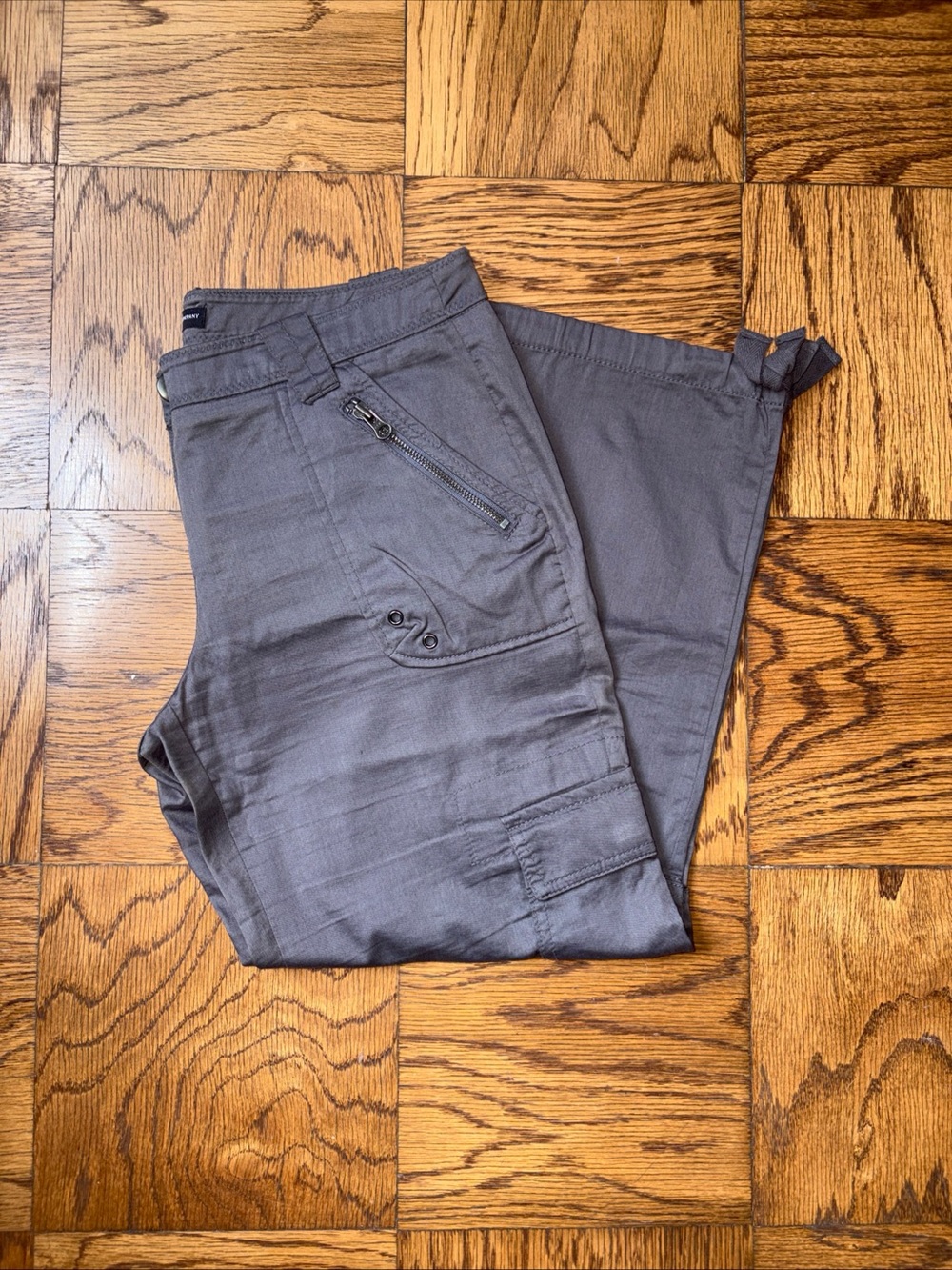 New York & Company Ladies Gray Cargo Capri 100% Cotton with Pockets Size 4